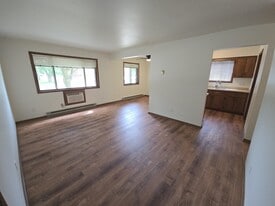 Building Photo - 131 Maple Ave S