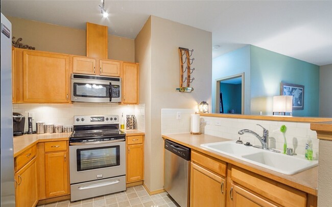 Building Photo - Beautiful Waterford Crossing 2 bedroom Condo
