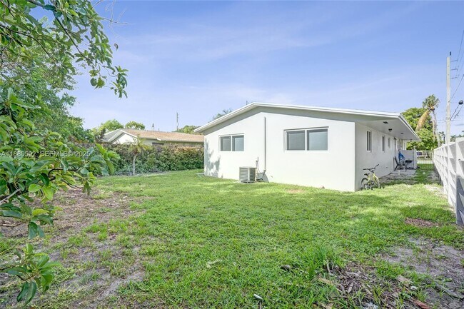 Building Photo - 136 NW 6th Ave