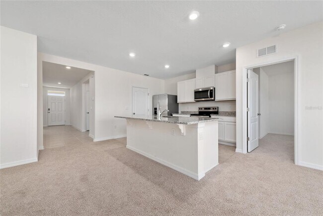 Building Photo - 804 Silver Palm Dr