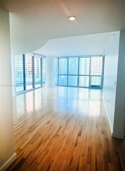 Building Photo - 1331 Brickell Bay Dr