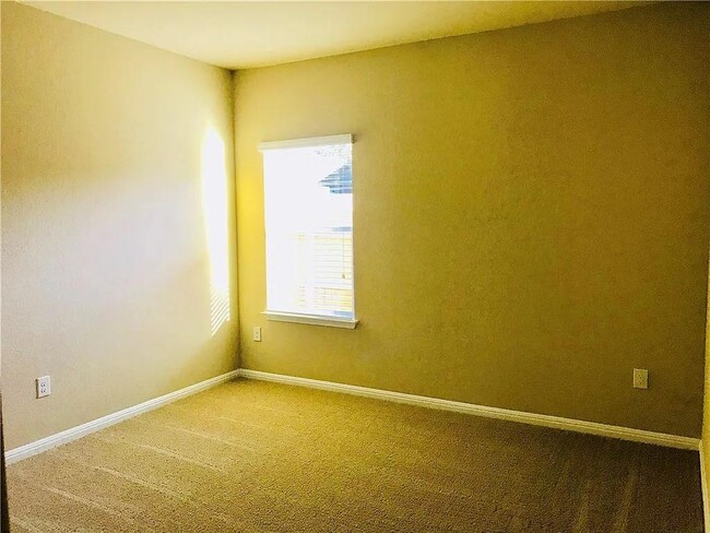 Building Photo - 13813 Harrisglenn Dr