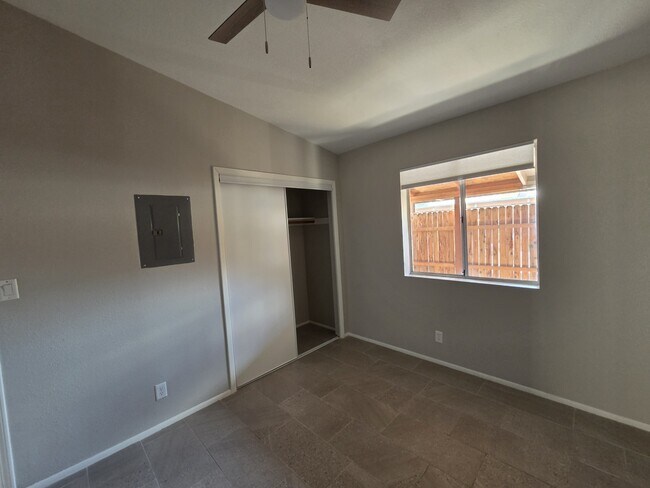 Building Photo - 6245 E Glencove Cir