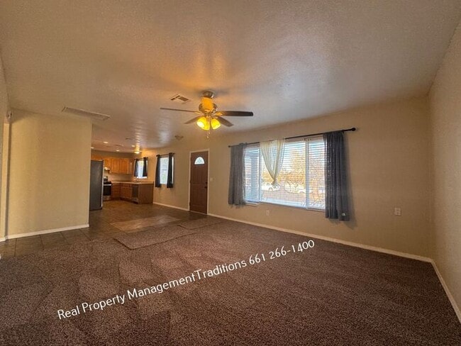 Building Photo - Great 3 + 2 Located in Quartz Hill