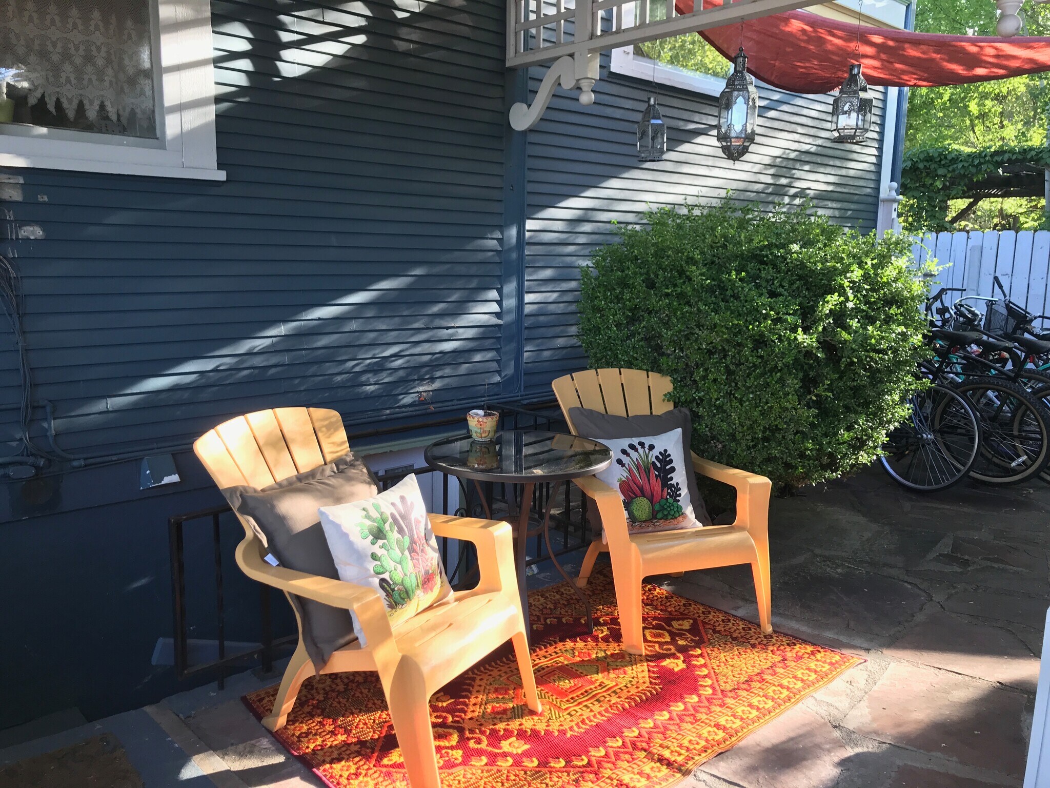 Building Photo - 616 W Mulberry St