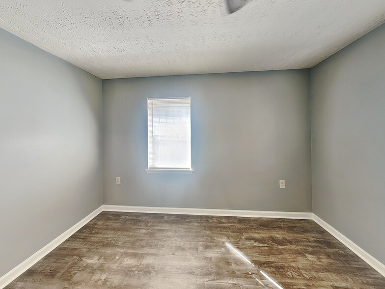 Building Photo - 249 Chappell Rd NW