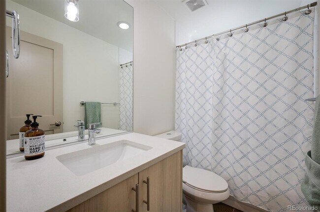 Building Photo - 2224 E 21st Ave