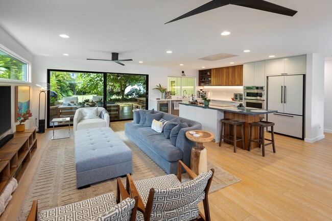 Building Photo - Renovated Kahala Retreat: 3-Bed Home + Stu...