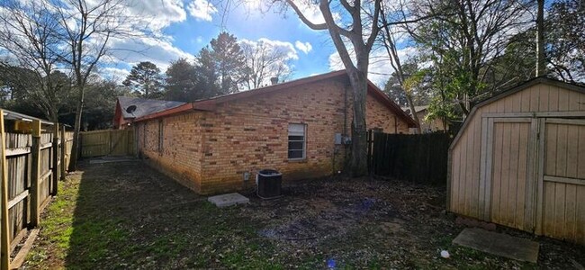 Building Photo - Available Now! 3/2 in Longview