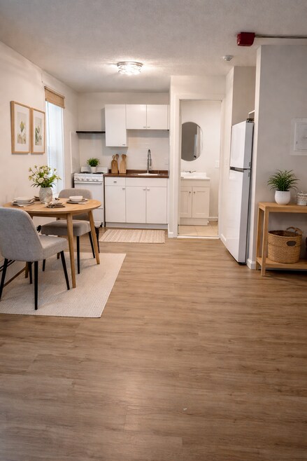 Building Photo - 411-431 N Main St