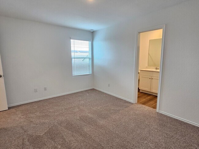 Building Photo - New 4 Bed / 2.5 Bath Home in Jarrell