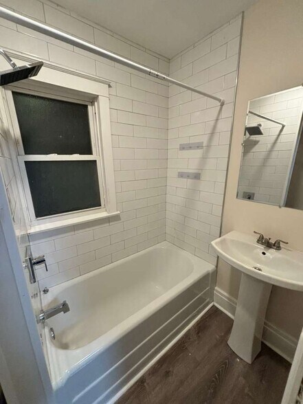 Building Photo - 2423 Falls St