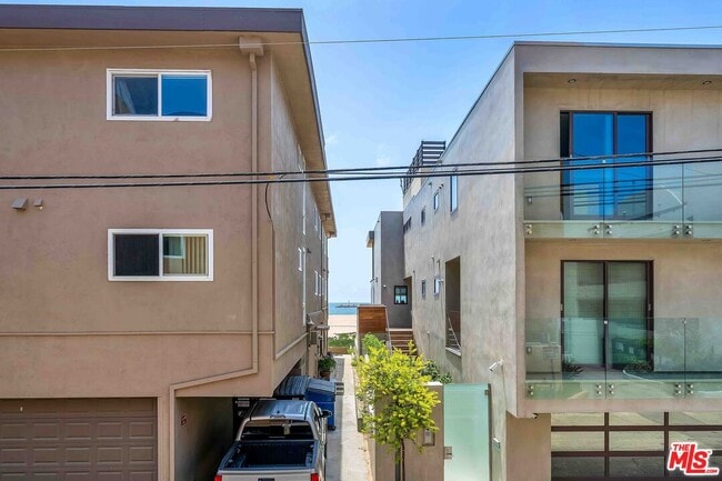 Building Photo - 15 63rd Ave