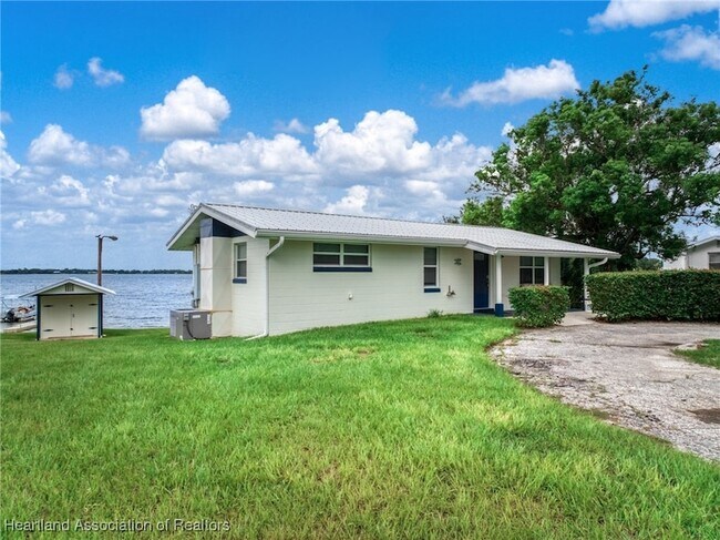 Building Photo - 403 Lake Lotela Dr