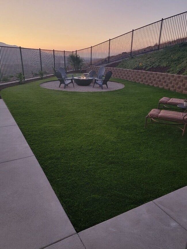 Building Photo - 24001 Phoebe Dr