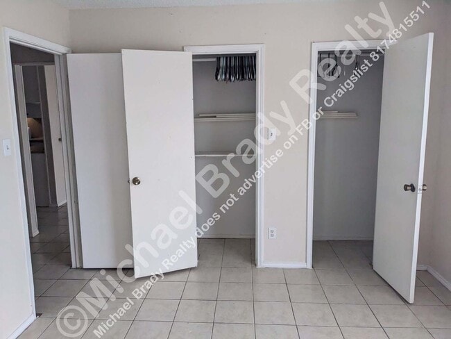 Building Photo - 3262 Matthews Dr