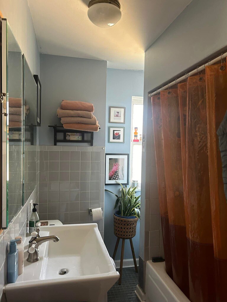 Building Photo - 2423 W Cortez St