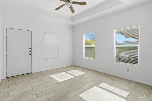 Building Photo - 11 Valeria St