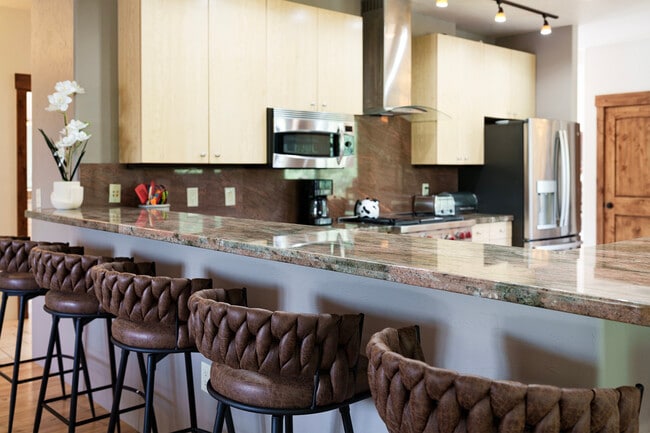 Primary Photo - 35021 US-6