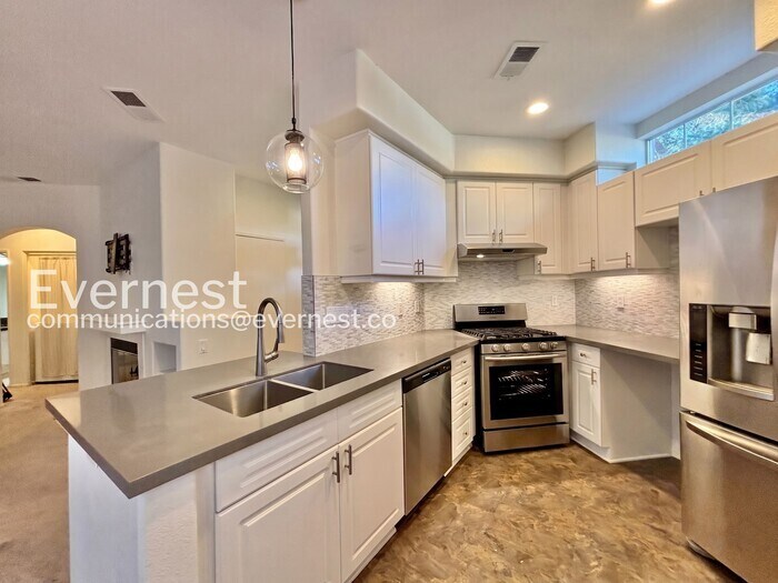 Building Photo - 10796 Sabre Hill Dr