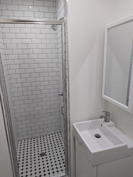 Building Photo - 7068 Lanewood Ave