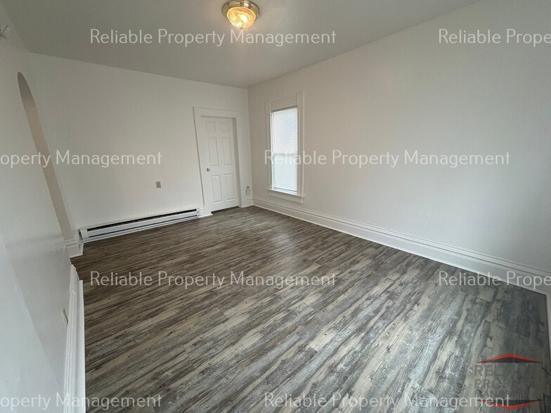 Primary Photo - 124 N Corner St