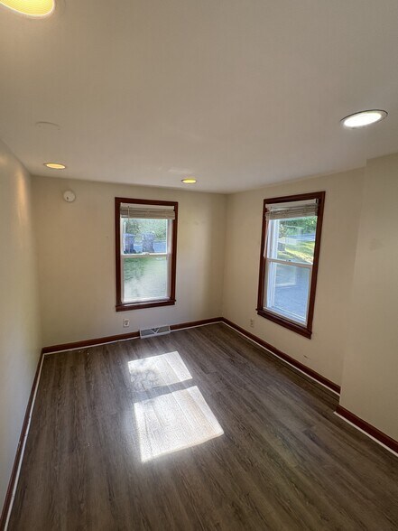 Building Photo - 289 Pelham Rd