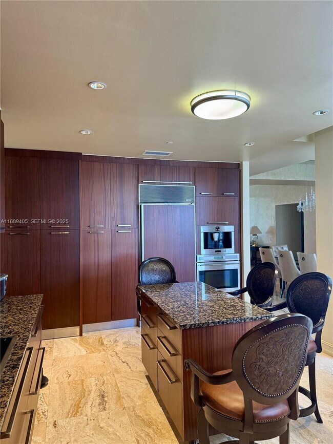 Building Photo - 16001 Collins Ave