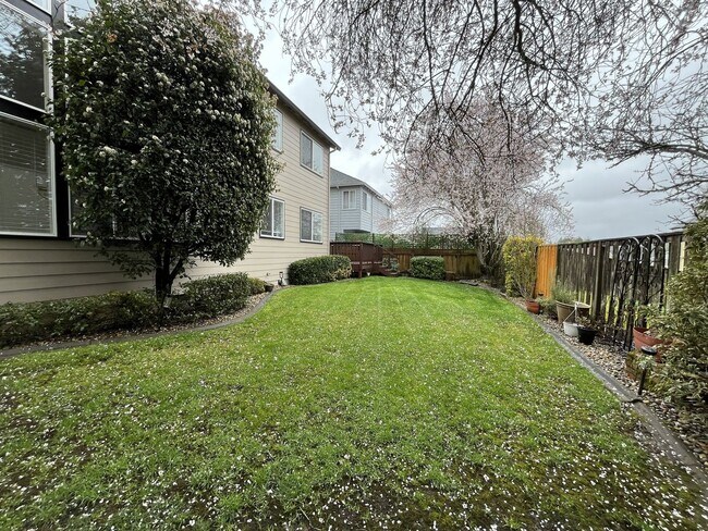 Building Photo - Grand 5 Bedroom Home Featuring 19ft Ceilings, Family Room & Main-Level Suite