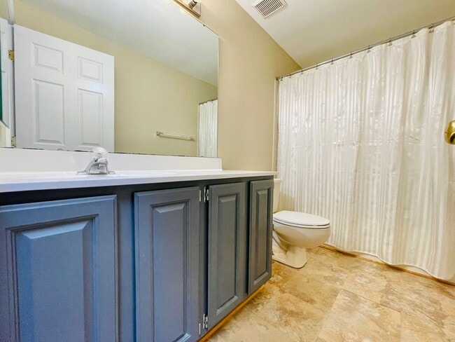 Building Photo - GORGEOUS TOWNHOUSE - MANASSAS