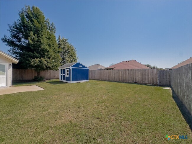 Building Photo - 111 Hackamore Ln