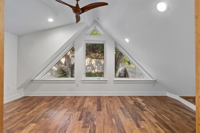 Building Photo - 2712 Oak Springs Dr