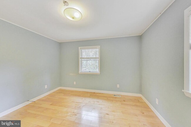 Building Photo - 412 Walnut Dr