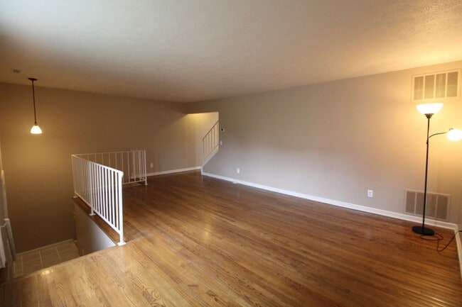 Building Photo - 907 Meadowlark Dr