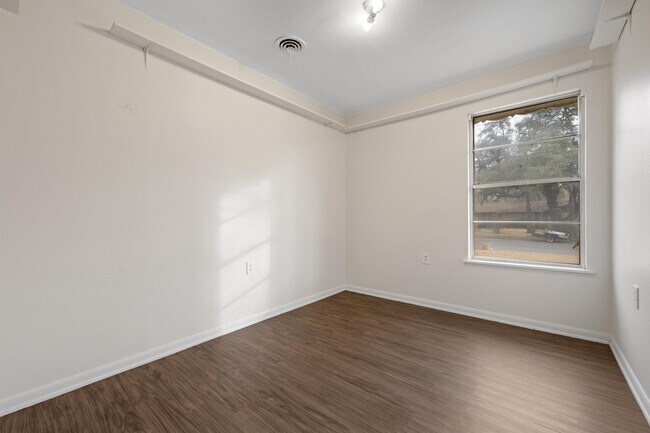 Building Photo - 3216 N 15th St