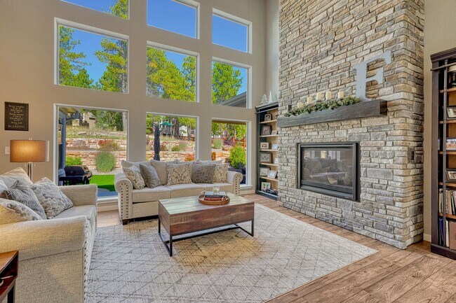 Building Photo - LUXIOUROUS 6 BED/6 BATH HOME IN SANCTUARY ...