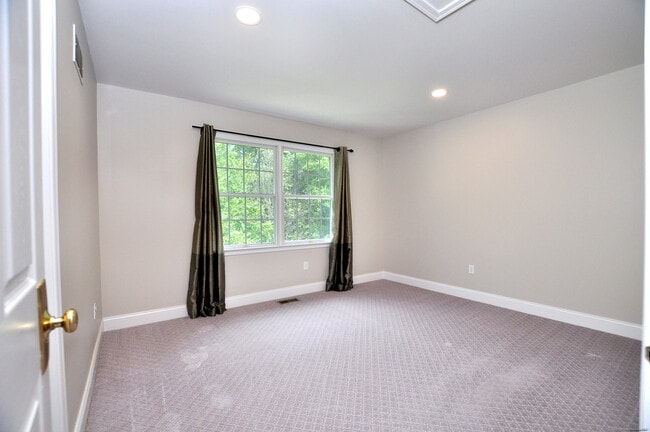 Building Photo - 34 Auburn Knoll