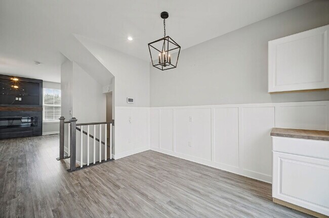 Building Photo - Luxurious 3-bedroom 2.5 bath townhome with Garage in Chesapeake