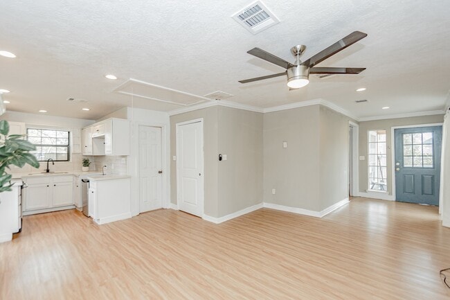 Building Photo - 3002 Kirk St