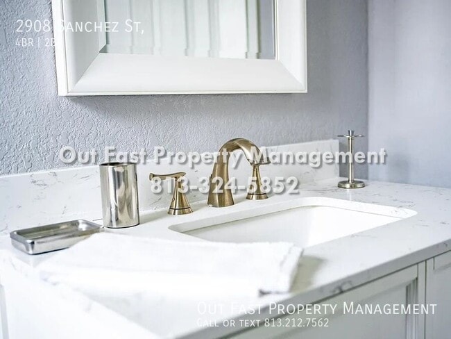 Building Photo - 2908 Sanchez St