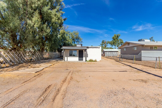 Building Photo - 550 W McMurray Blvd