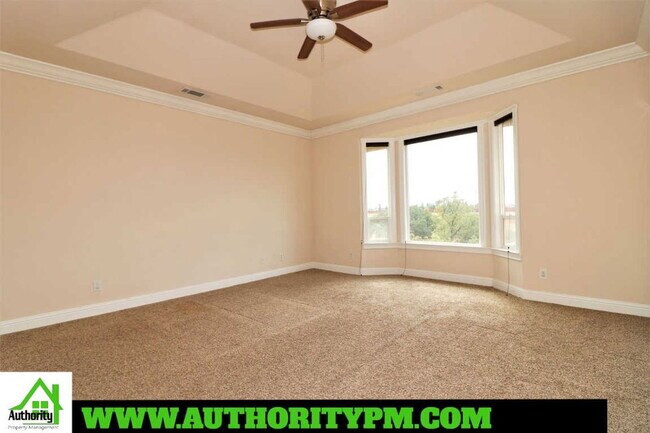 Building Photo - 997 Rollingview Dr