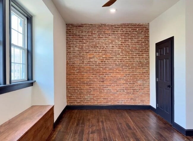 Building Photo - 709 N Duke St