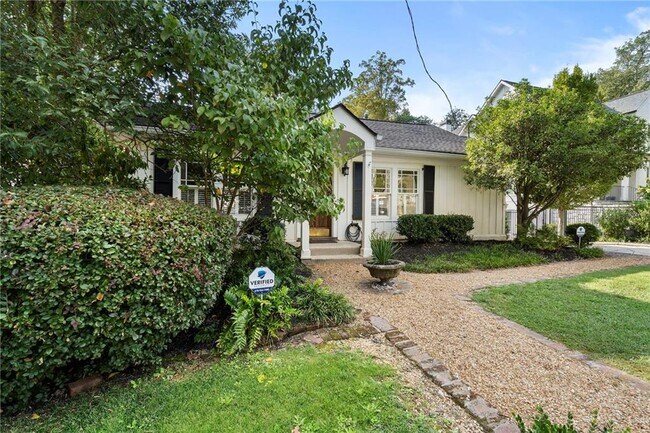 Building Photo - 2512 Brookwood Dr NE