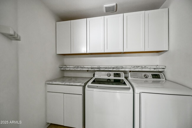Building Photo - 351 N Wildrose