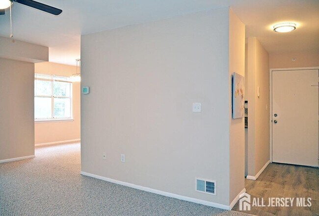 Building Photo - 311 Green Hollow Dr