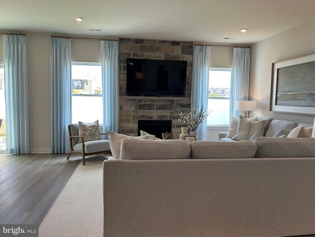 Building Photo - 265 Baker Dr