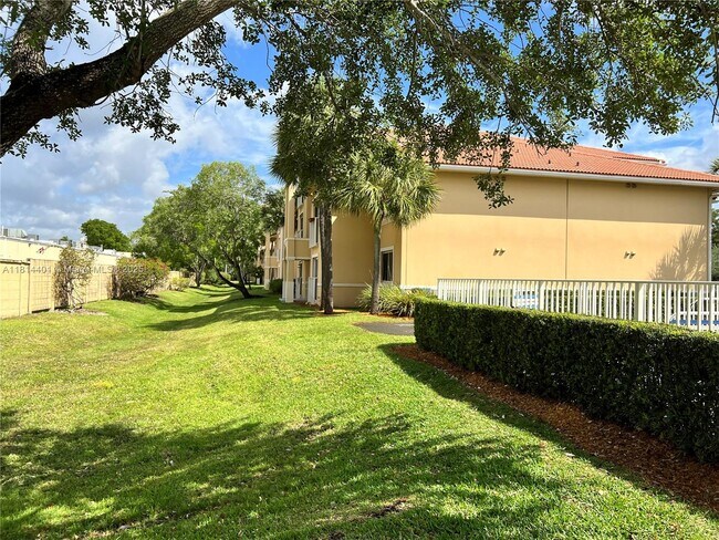 Building Photo - 9907 Westwood Dr
