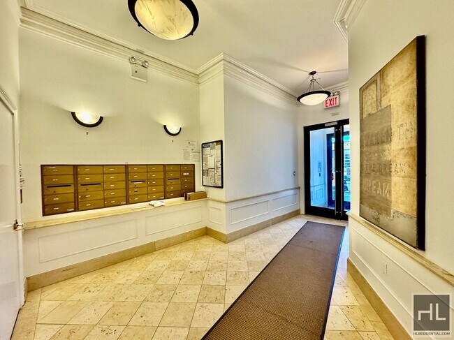 Building Photo - large rent stabilized one bedroom with pri...