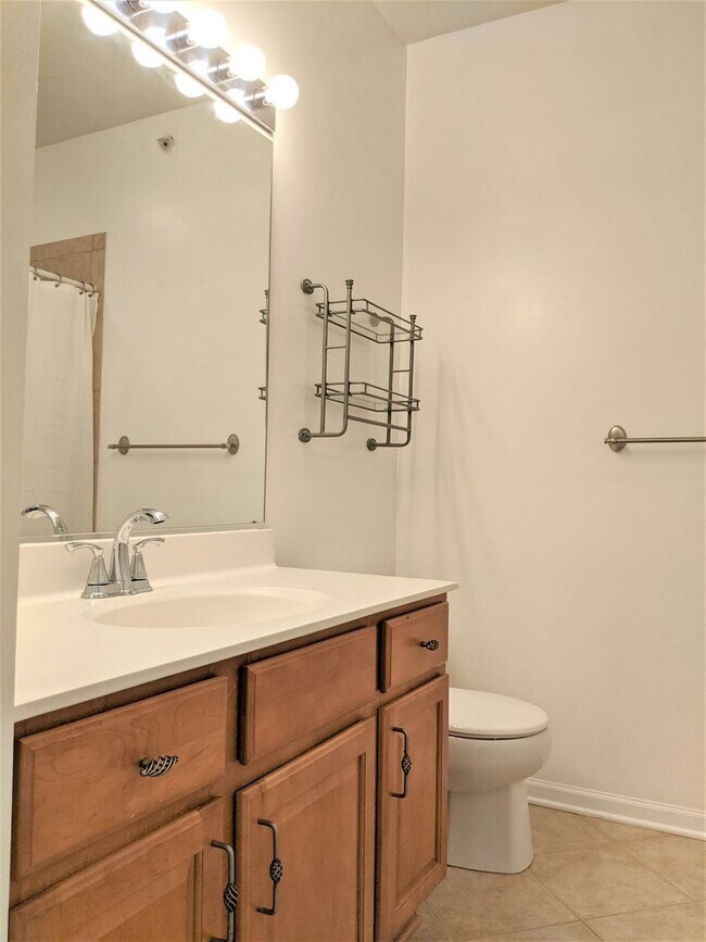 Building Photo - 3872 S Lake Dr